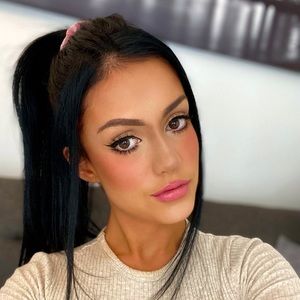 Meet your Posher, Isabella